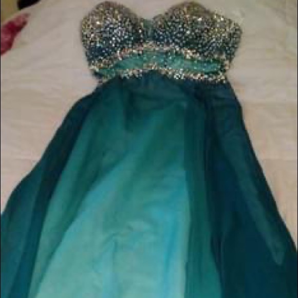 Prom dress - Picture 1 of 2